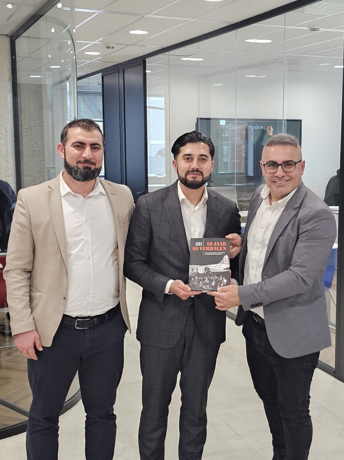 Foto met Dogukan Ergin, Tweede Kamerlid